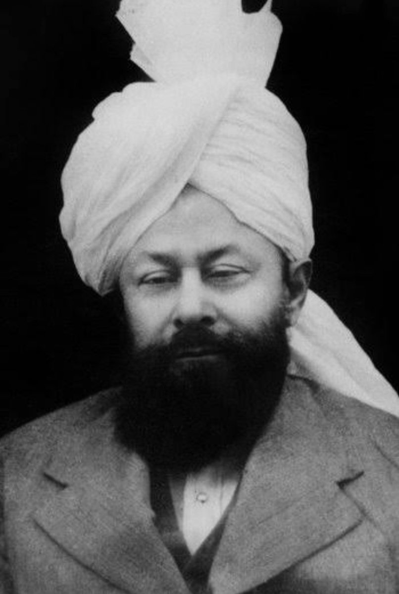 AhmedMunawar's tweet photo. He is the Word of Allah for Allah’s mercy and honor has equipped him with the Word of Majesty. He will be extremely intelligent and understanding and will be meek of heart and will be filled with secular and spiritual knowledge.  #MuslehMaudDay https://t.co/8EtcxV3mPM
