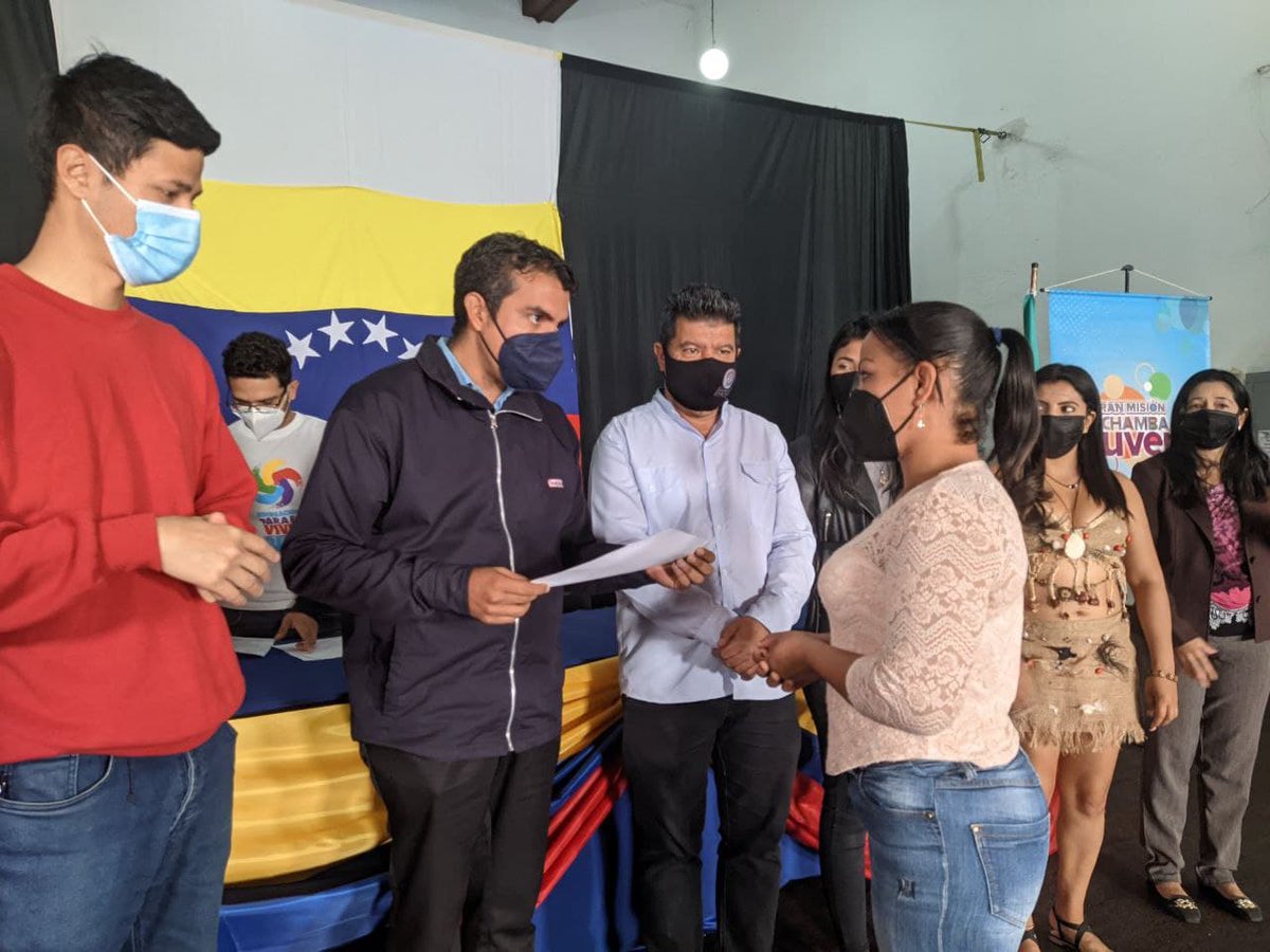 MeridaInces1's tweet photo. #AsíOcurrió|| Dando fiel cumplimiento a la inserción en el campo laboral tal y como lo establece el 4to. Vértice de la Gran Misión Chamba, jóvenes merideños  asumieron cargos en diferentes áreas de trabajo del Ministerio de Educación. #FórmateEnElInces https://t.co/44JTPukhyA