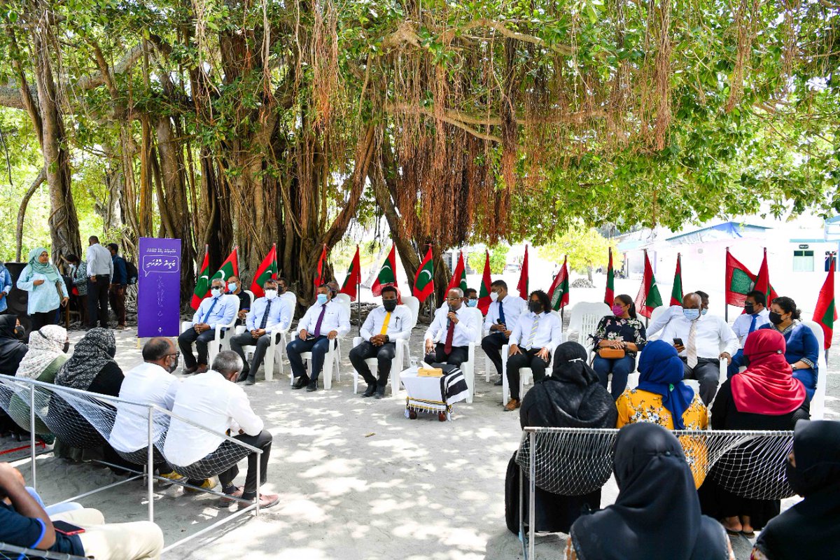 lujainn_75's tweet photo. އޮލުވެލިފުށީގައި މިހާރުވެސް 80 ކިލޯވޮޓްގެ ސޯލާ ޕެނަލް ޤާއިމުކޮށްފައިވޭ،ސަރުކާރުގެ އަމާޒަކީ މުޅި ރަށުގެ ކަރަންޓް ސޯލާއަށް ބަދަލުކުރުން #ވައުދުތައްރަނުންރަނަށް @ibusolih https://t.co/NMhw4dc0Fk