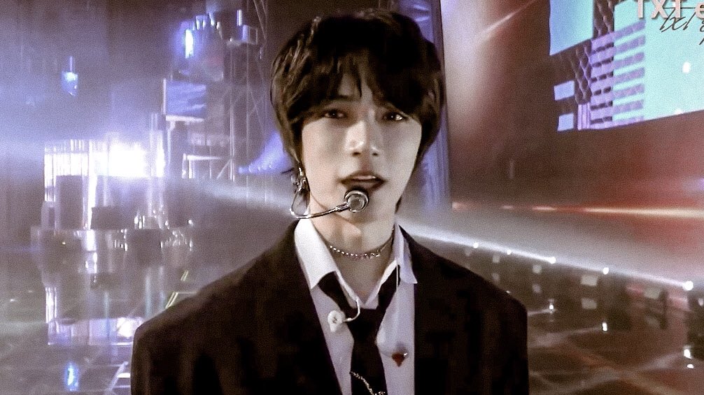 beomgyu with the chain necklace 😵‍💫