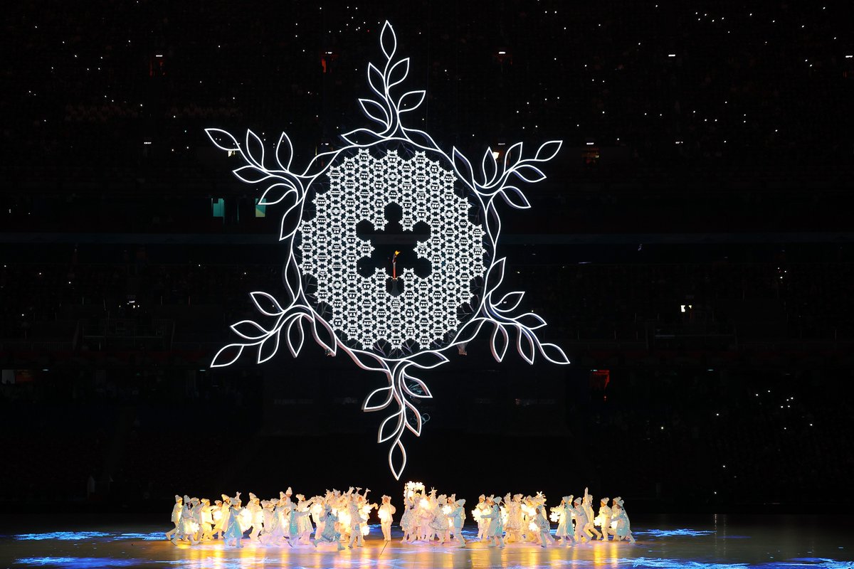 Beijing2022's tweet photo. ✨❤Welcome to the #ClosingCeremony for the #Beijing2022 #Olympics Winter Games!

#BingDwenDwen
#TogetherForASharedFuture https://t.co/qJdGVJCxdy