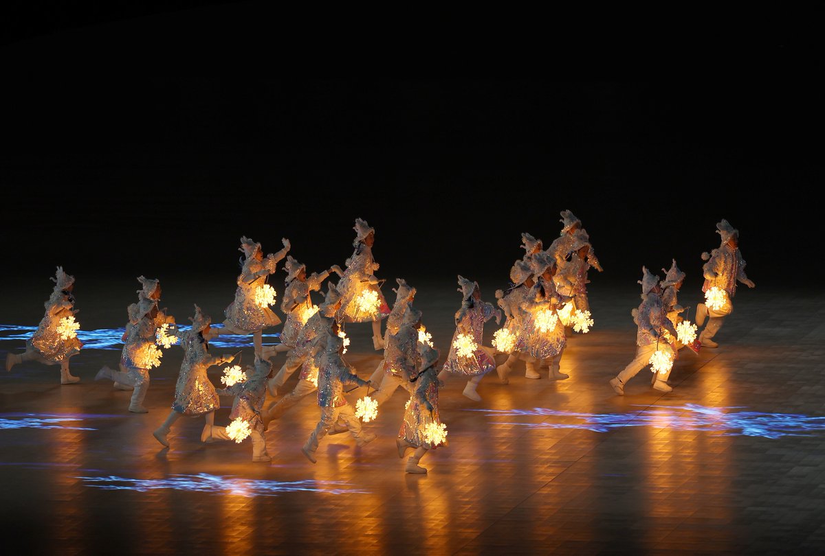 Beijing2022's tweet photo. ✨❤Welcome to the #ClosingCeremony for the #Beijing2022 #Olympics Winter Games!

#BingDwenDwen
#TogetherForASharedFuture https://t.co/qJdGVJCxdy