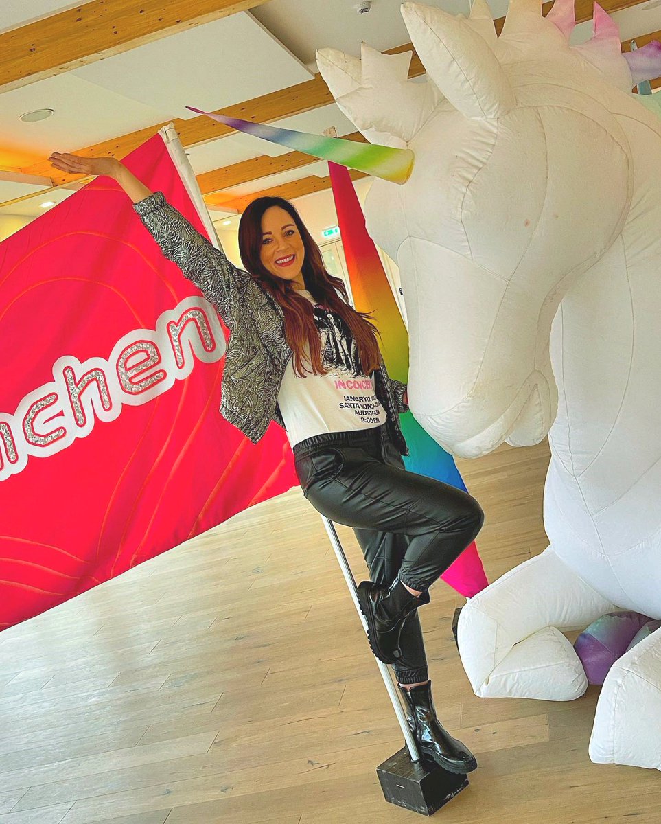 Fantilator's tweet photo. Blümchen 2022 #BBoyz #BGirlz Tänzer gesucht. :) https://t.co/lSgjZIO9Oy