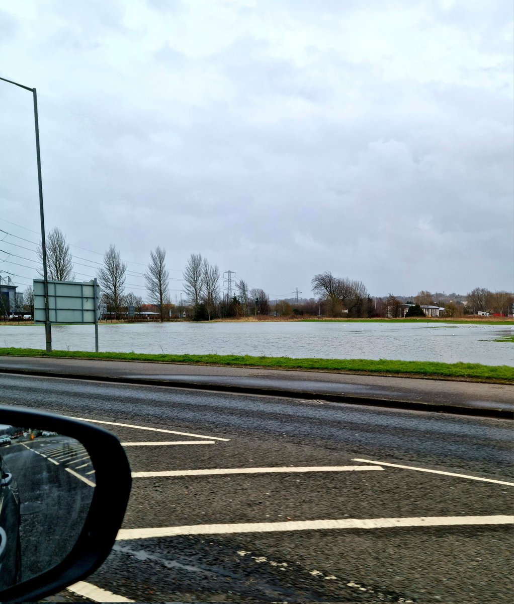 nicgray86's tweet photo. Anyone for a swim 🏊‍♀️😂🌧
This is normally a playing field...#StormEunice #StormDudley causing chaos in Falkirk 🏴󠁧󠁢󠁳󠁣󠁴󠁿
#ducksarelovingit #timeforapaddle #swimsuitson https://t.co/dsl1YZKYSI