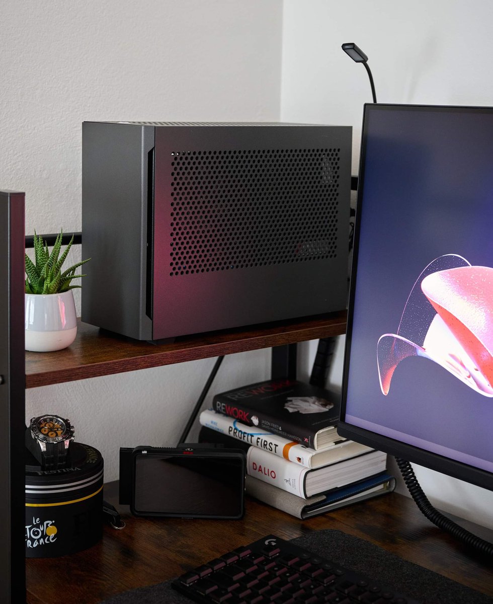 DensitySK's tweet photo. - nice desk: check
- fake plant: check
- quality @AKGaudio headphones: check
- massive @ASUS_ROG 32" 4k 144Hz HDR monitor: check
- compact Sliger S610 system because there was not more room next to the big a** monitor for anything bigger than a tiny case: check
I LOVE IT! https://t.co/oAFJR7aAPl
