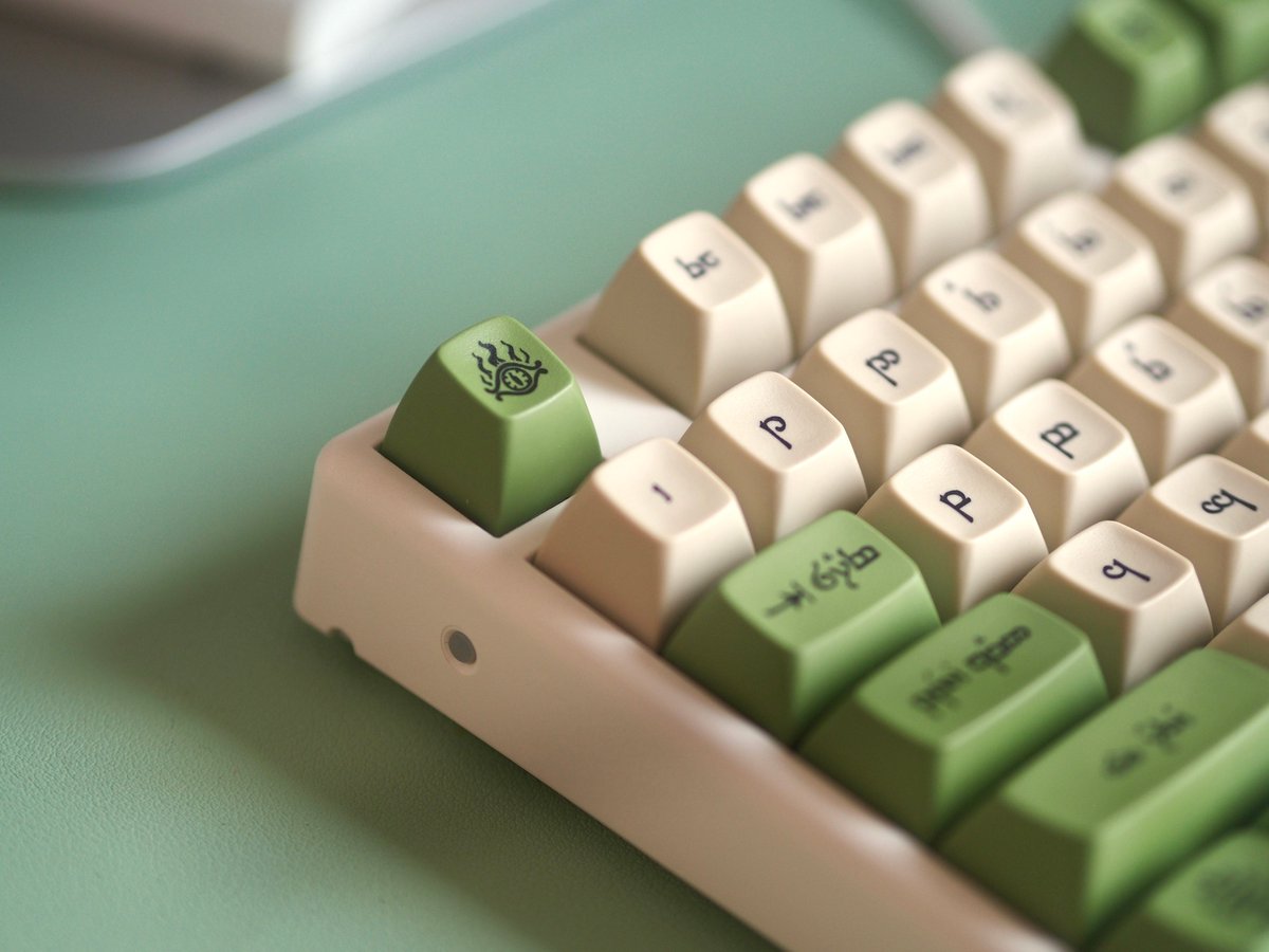NiZ Atom 82 + MT3 Elvish Keycaps