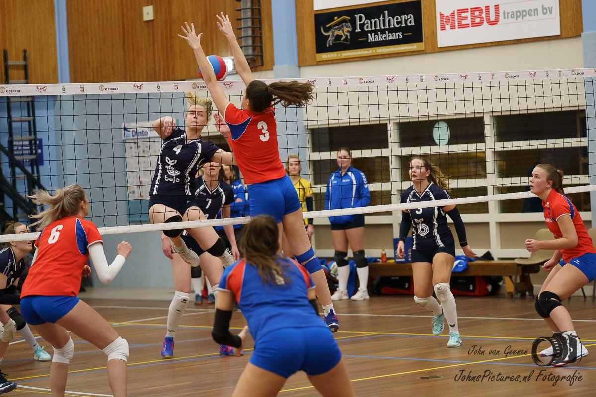 Topper in de #2edivisie tussen <a href="/vvDinto/">Dinto</a> D1 en <a href="/Vivesvolleybal/">VIVES Volleybal</a> D1.  De dames uit Warmenhuizen wonnen de topper met 3-1.
19 Feb'22 #BejoDinto - #Departyshop.nlVives #flickr flic.kr/s/aHBqjzD2vA  

#volleybal <a href="/nevobo/">Nevobo</a>