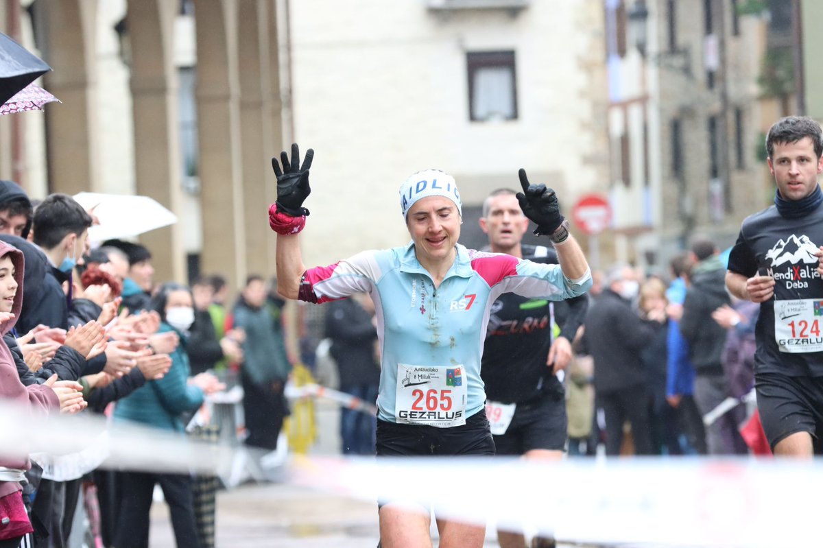 Ibai Larrea eta Maite Maiora izan dira azkarrenak Antzuolako 8 Miliak lasterketan.