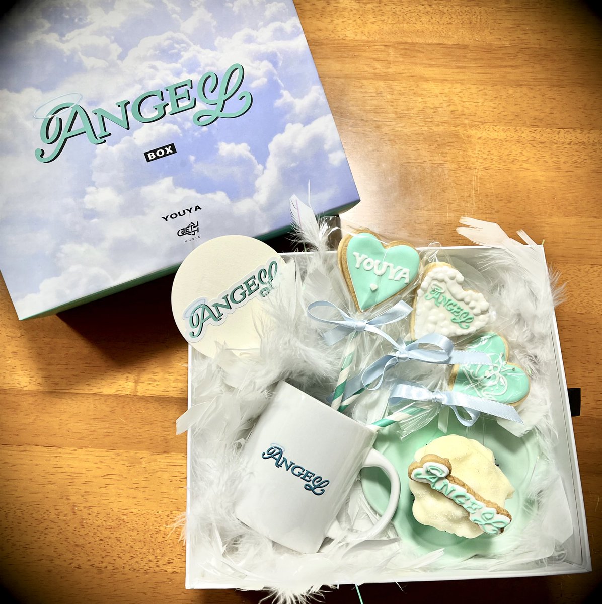 kannakabos's tweet photo. momokoさん@momodisney_mm23
が作ってくれたお菓子とYOUYAさんのグッズAngel BOXを組み合わせて
Angelカフェした!!👼☕️
めちゃくちゃギフトBOX感ある🥰
もったいなくて食べれなかったけど意を決して食べた。
味もクオリティたけぇ🤤
無事に昇天した😇
#AngelBOX
#YOUYA_Angel
#YOUYA https://t.co/b3mEdUYESG