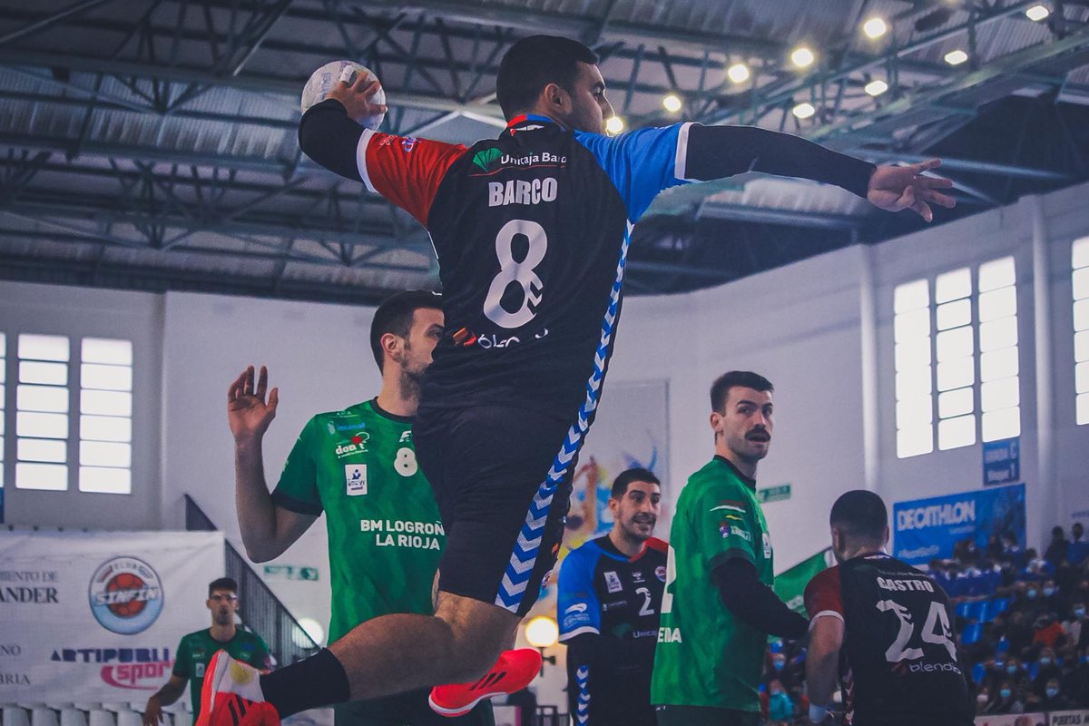 bmSinfin's tweet photo. 🏆 #LigaSacyrASOBAL
📌 Jornada 1️⃣8️⃣
🏟 Pabellón Exterior de La Albericia
⏱️ 60' ➡️ FINAL 🔥🔥🔥 ✌🏼‼️‼️‼️
🤾🏽♂️ @UnicajaBanco @bmSinfin 30 🆚 @CdadLogrono 29
#️⃣ #SINLOG #SaboreaASOBAL #LiveASOBAL #AúpaSinfín
📸 @AudiovisualesDG https://t.co/MU8NBN4FC7