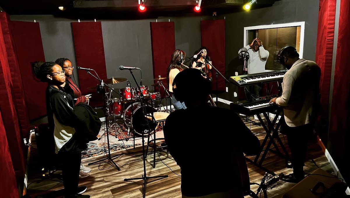 weihlsstudios's tweet photo. Last night, tracking beautiful music . Everything at Weihls Studios is excellent. Book your sessions and experience our amazing infrastructure. https://t.co/5wPmYCPnwq