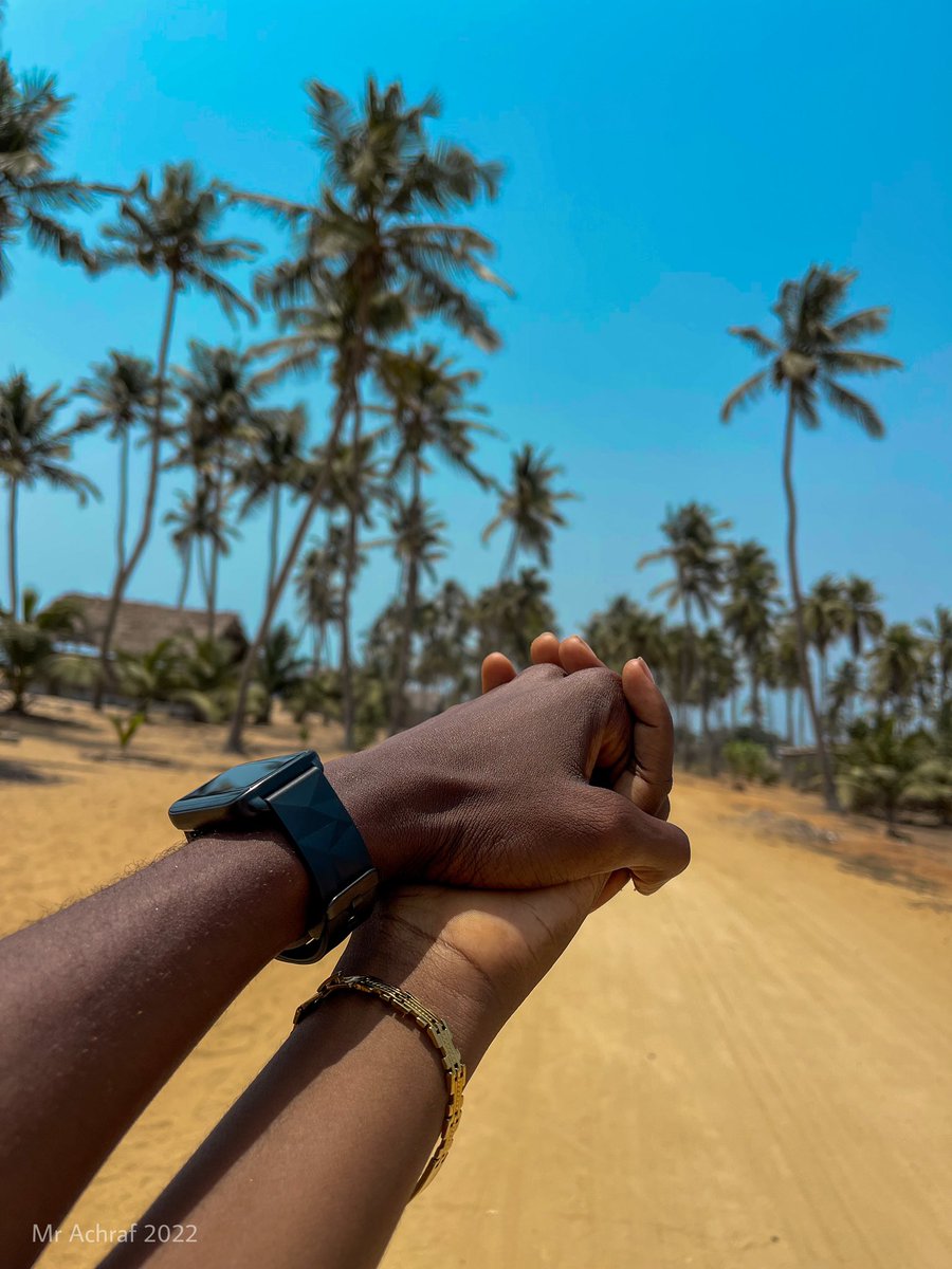 Mr__Achraf's tweet photo. Il fait chaud,bien chaud 🥵, bien plage, bien palmiers, bien couple 🥵 🤌🏾
📱iPhone 12 PM
📸 @Mr__Achraf 
📍Togbin Plage, Bénin 🇧🇯 ♥️ https://t.co/X8s41Miy0u