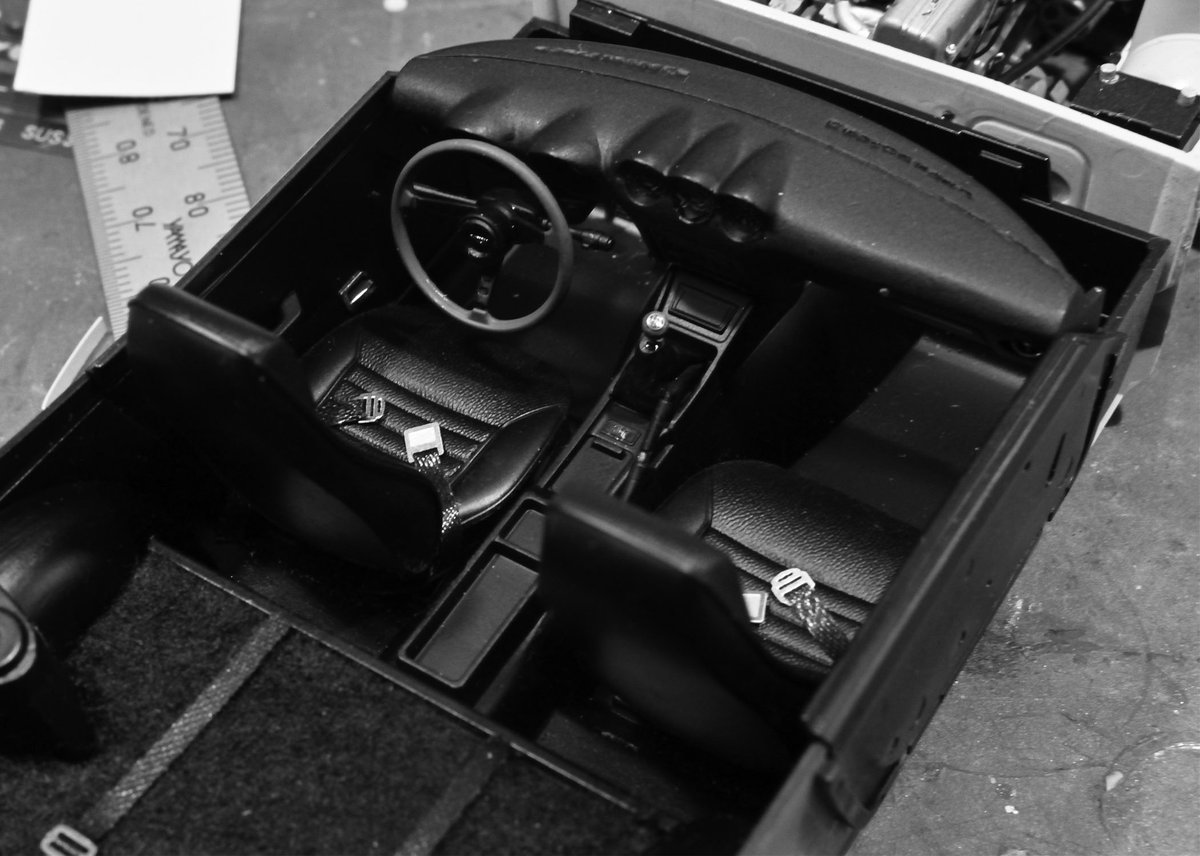 nattchan12's tweet photo. タミヤ240ZG改、HLS30完成すますた。ハセガワのパーツをポン付けすれば簡単!って考えが甘かったです(笑)だってハセガワ、エンジン付いてないもん。#フジミじゃない #ハセガワでもない #タミヤ #HLS30 #北米仕様 #LHD https://t.co/jc2asYByjX