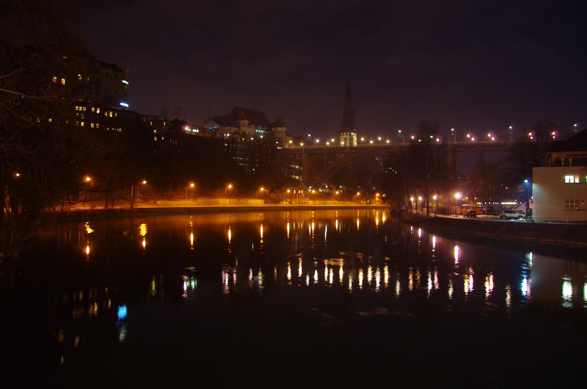 幻想的な夜のベルンの景色🌉