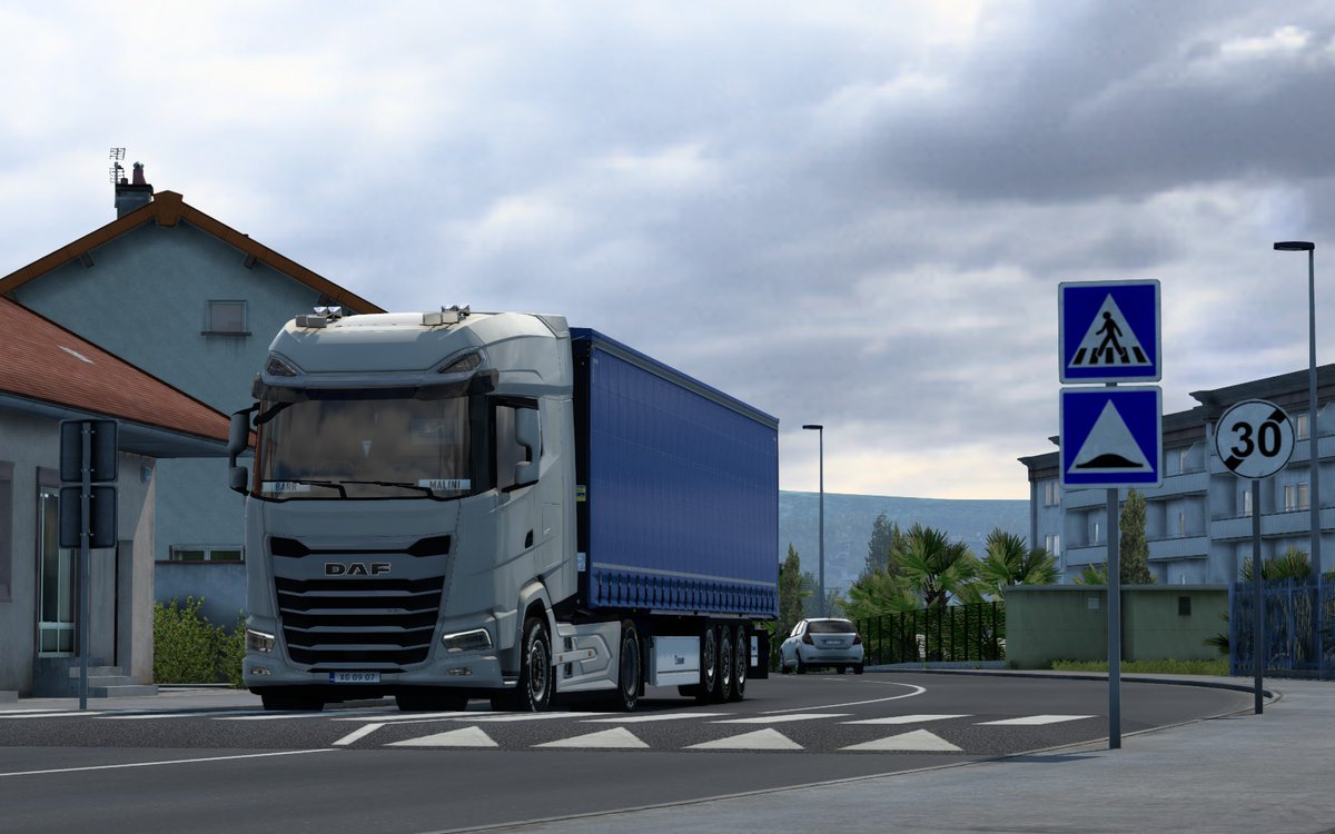BRmalini's tweet photo. @SCSsoftware @DAFTrucksNV #DAFDrive #RideDAF 
@MichelinTruckUK @KroneTrailer https://t.co/obm71AZGBg