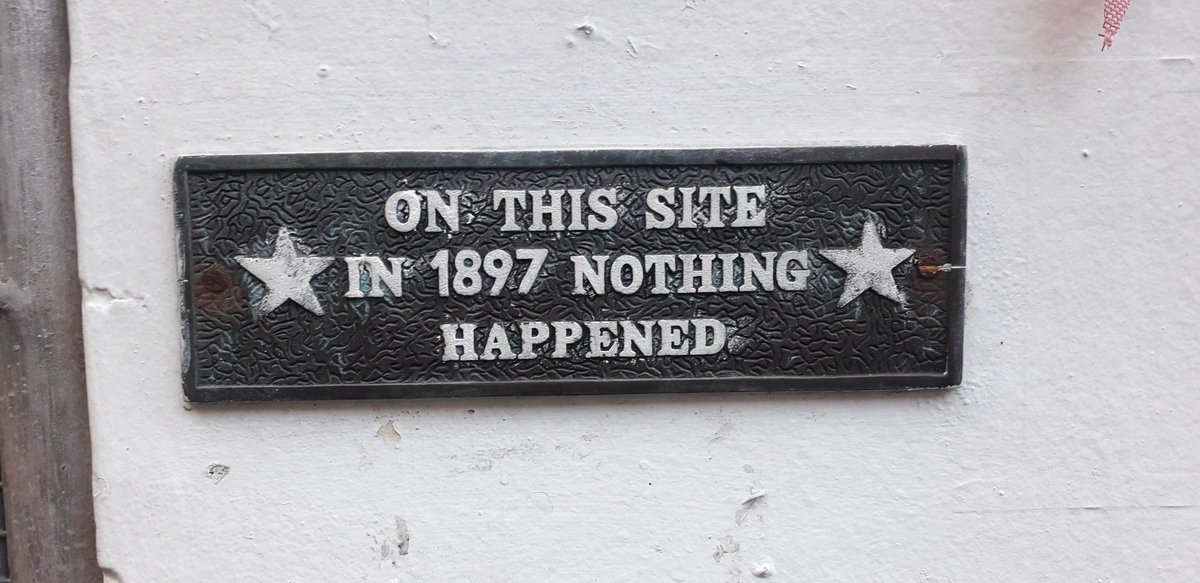 aljaroo1874's tweet photo. On #CandlemakerRow #AngelWings  #GhostSigns &amp; #FunnySigns https://t.co/Iy9sgP41Tw