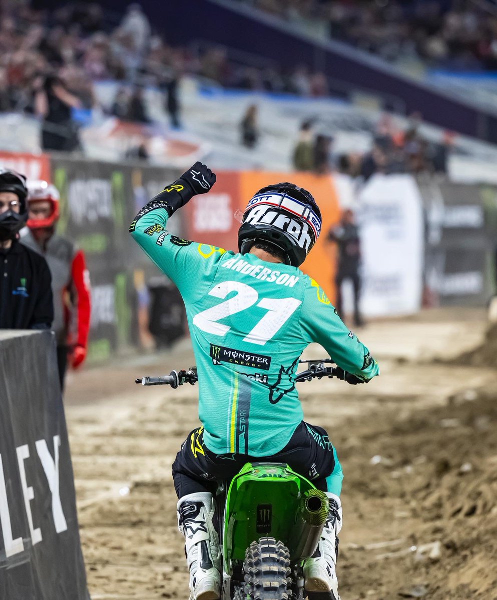 SupercrossLIVE's tweet photo. ✌️ in a row for @ElHombre_21 🔥

#SupercrossLIVE https://t.co/89d9rlNBge