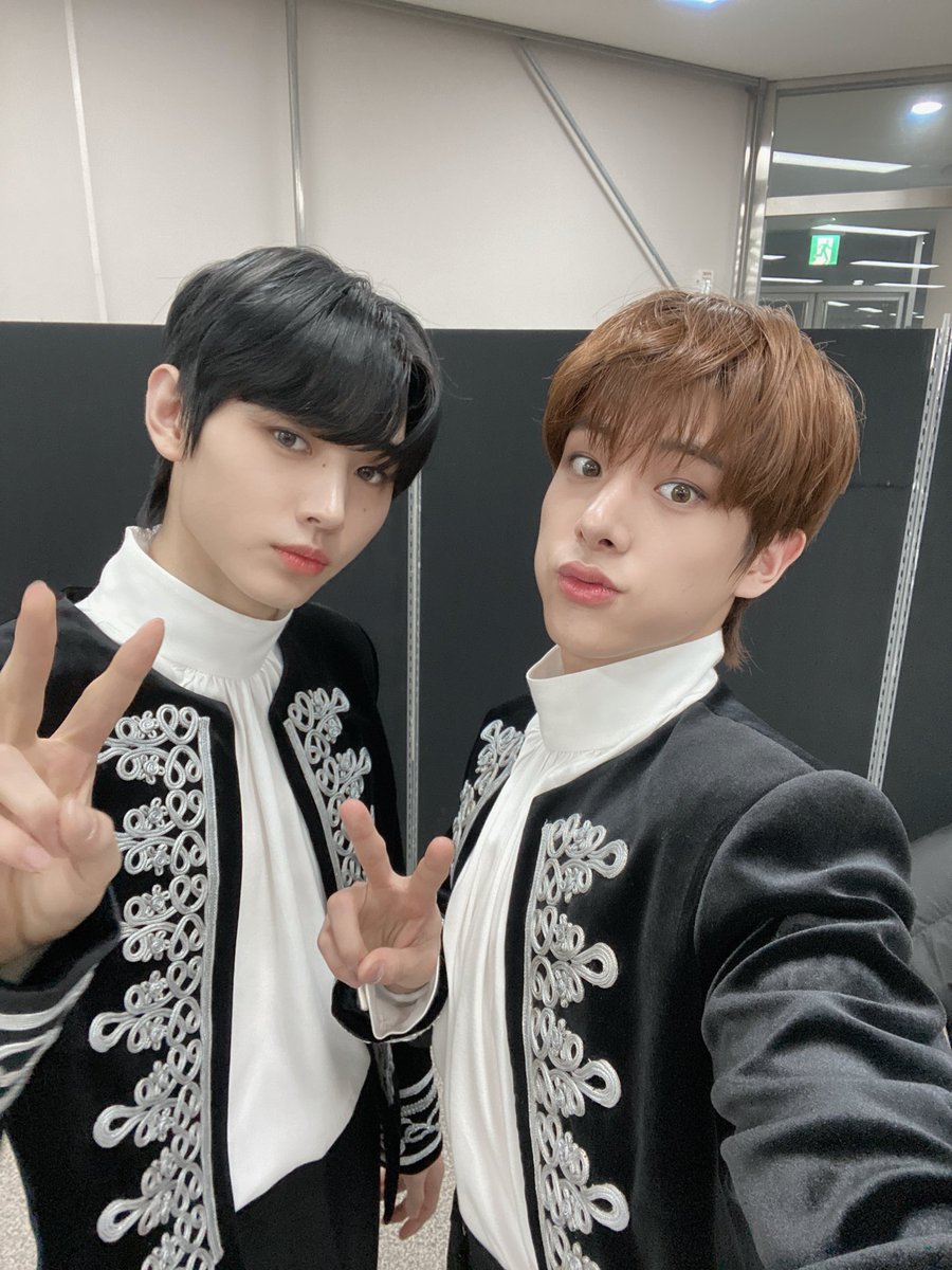 yeslydimatee's tweet photo. @GOLDEN_RPEO @liheeseungr @psunghount Happy Wedding hyung dan bengie.
@liheeseungr ♡︎ @psunghount

Akhirnya resmi nikah lagi 🤩
Semoga langgeng terus yak, ditunggu  debay yang lucu. Oh iya dapet salam dari ayang, katanya makasih hyung udah jadi wali packie kemaren 😁

#27NIKAHLAGI 

From @uhsunghoon &amp; @simgjake https://t.co/nqa9EAN9O5
