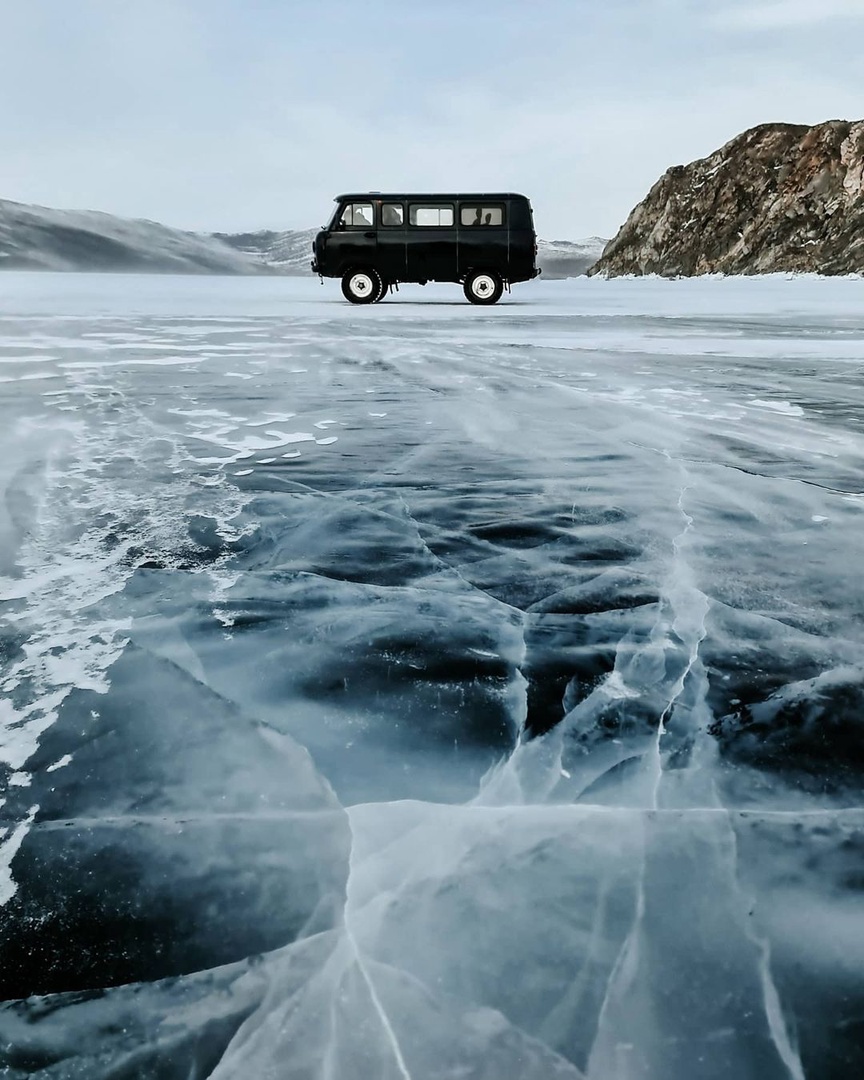 Любимый Байкал ❤На Байкале есть мыс Елохин. А чёрный кот его хранитель.3-е фото:Бог создал труд и обезьяну,
чтоб получился человек,
а вот "буханку" он не трогал,та сразу вышла хорошо.