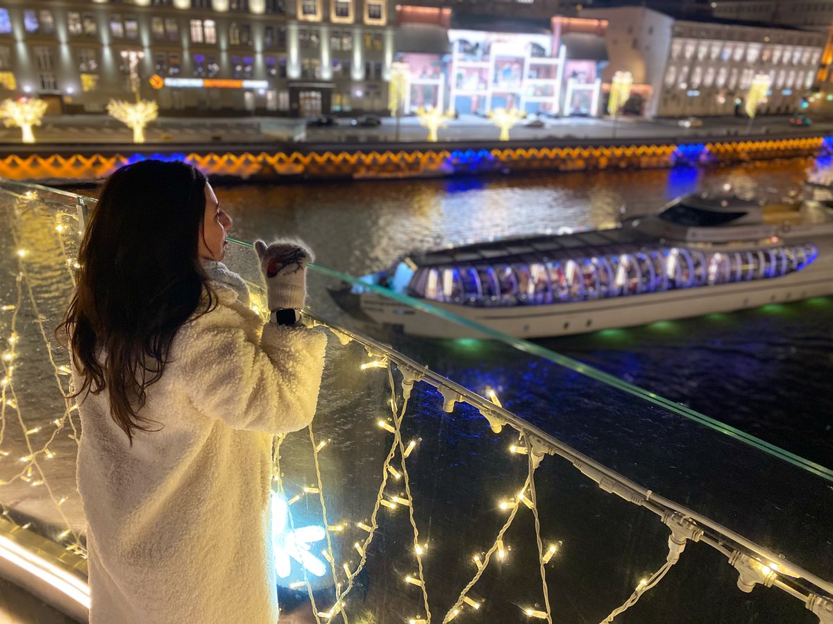 Лодочка плыви … 🛥  

#Москва #Зарядье #вечер