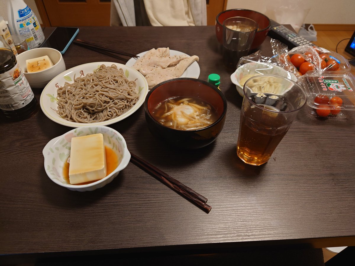 toshiayunoroke's tweet photo. 実はこの2週間、進行形であゆとダイエットに励んでます。

夜に米をとらず、お腹は膨れるようにキノコと、もやしを沢山食べる日々。

そんな努力を続けた結果、、、！！

���は5キロ、あゆは1キロ痩せました！

そして飽きました😭😭😭

太らない食べ物って他に何あるんかなー？😭 https://t.co/TEa55rGhbZ