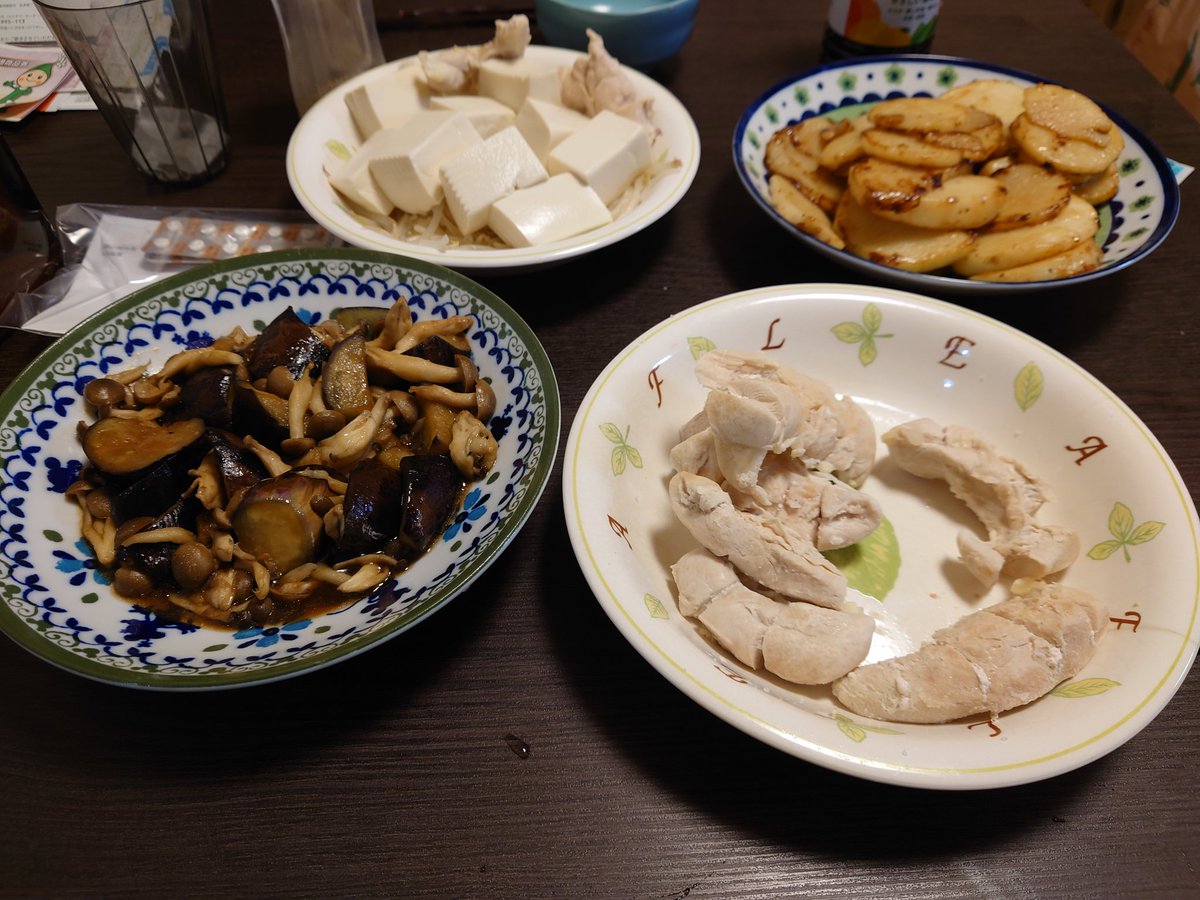 toshiayunoroke's tweet photo. 実はこの2週間、進行形であゆとダイエットに励んでます。

夜に米をとらず、お腹は膨れるようにキノコと、もやしを沢山食べる日々。

そんな努力を続けた結果、、、！！

���は5キロ、あゆは1キロ痩せました！

そして飽きました😭😭😭

太らない食べ物って他に何あるんかなー？😭 https://t.co/TEa55rGhbZ