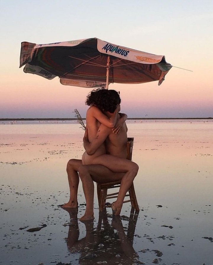 Aranchagarciam's tweet photo. 'Oh mon amour... Tu es la vague, moi I'île nue tu va et tu viens'. 

David Luraschi.
Jacquemus OW17. https://t.co/c7mwojrkCz