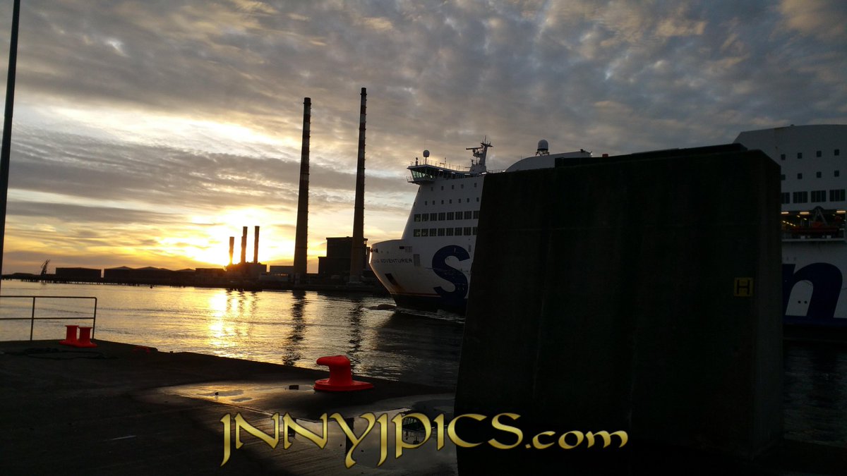johnj2555's tweet photo. An old phone pic, #Stenna #PortofDub https://t.co/Pp4m94N1ar