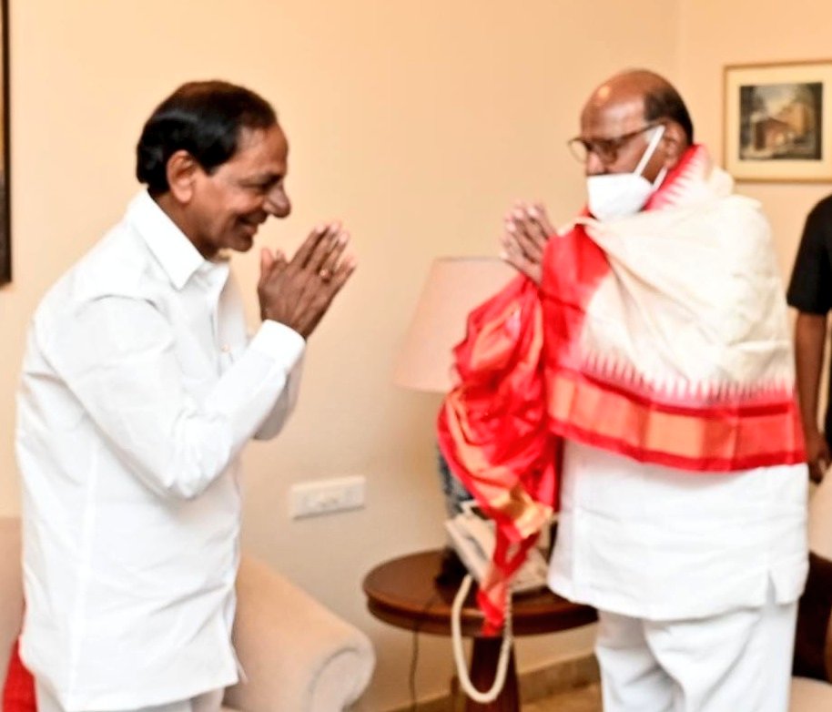 PawarSpeaks's tweet photo. It was a pleasure meeting with Shri K Chandrashekhar Rao, CM Telangana at my Mumbai residence today.

We discussed various issues of development and cooperation between Telangana and Maharashtra.

@TelanganaCMO https://t.co/l2B7BmwXKP