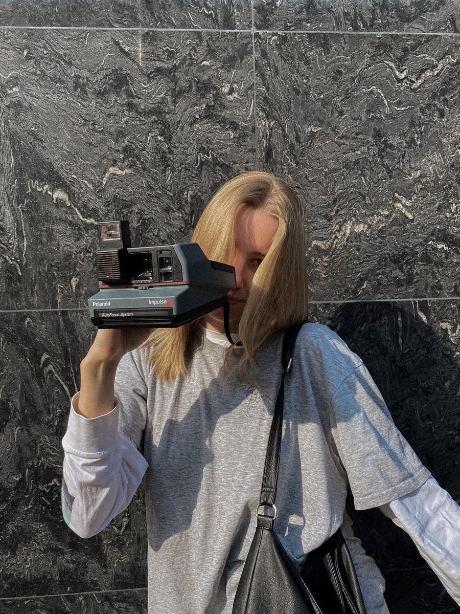 rastoltcevanna's tweet photo. Hello, world! 🌏 I hope you are in a good mood! 👻
My name is Anya, I am a photographer, artist and teacher of fine arts 🎨
In this thread I will tell you a little about myself, I hope you like it! 💓

1/11 https://t.co/vbm6zVyfcH