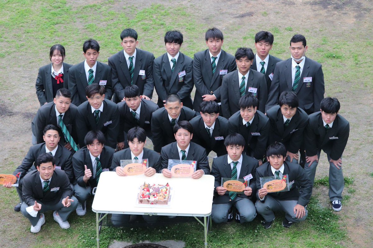 OkikohBaseball's tweet photo. 【3年生を送る会】

今年は例年とは違い、屋外での開催となりました。父母会の徹底したコロナ感染拡大防止のうえ、時間短縮ではありますが無事開催することが出来ました。
（写真を撮る時のみマスク外しています。） https://t.co/TREa0zNcif