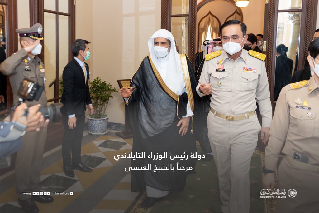 MhmdAlissa's tweet photo. سعدتُ بتلقي تهاني دولة رئيس وزراء مملكة #تايلاند، وتهاني دولة رئيس البرلمان الحالي رئيس الوزراء السابق على مضامين المحاضرة التي ألقيتها في جامعة الملك أعرق وأشهر الجامعات التايلاندية حول موضوع تحالف الحضارات، كما أسعدني اللقاء بدولتهما والحوار الضافي معهما. https://t.co/u5mawllSwl
