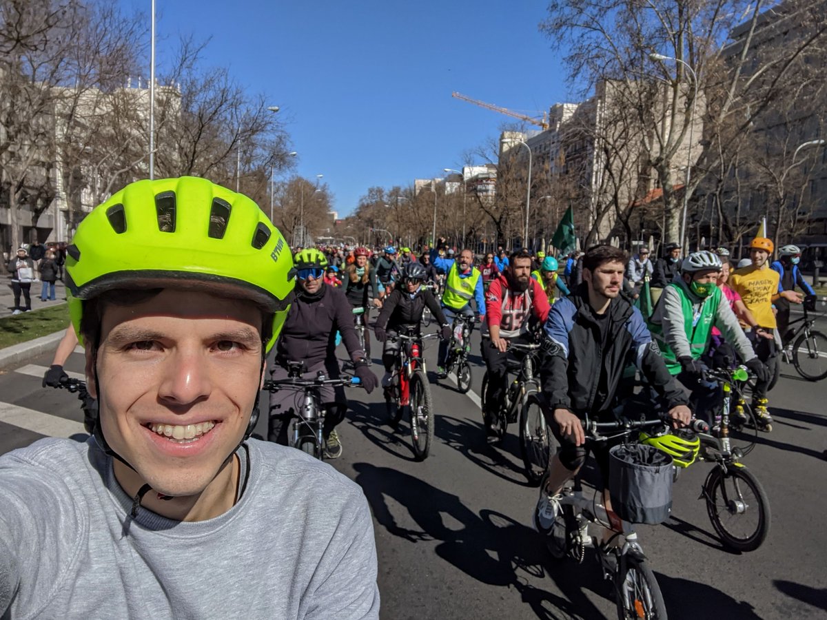 TurbanMinor's tweet photo. ¡Qué ambientazo en la #Bicifestación20F de Madrid! 🚲⛸️🕺

Queremos menos tráfico, menos contaminación, menos ruido, menos accidentes, menos muertes y enfermedades, menos espacio público para el motor y más para la ciudadanía.

Queremos una #RedCiclistaYA🚲 https://t.co/AtKQ0wvArf