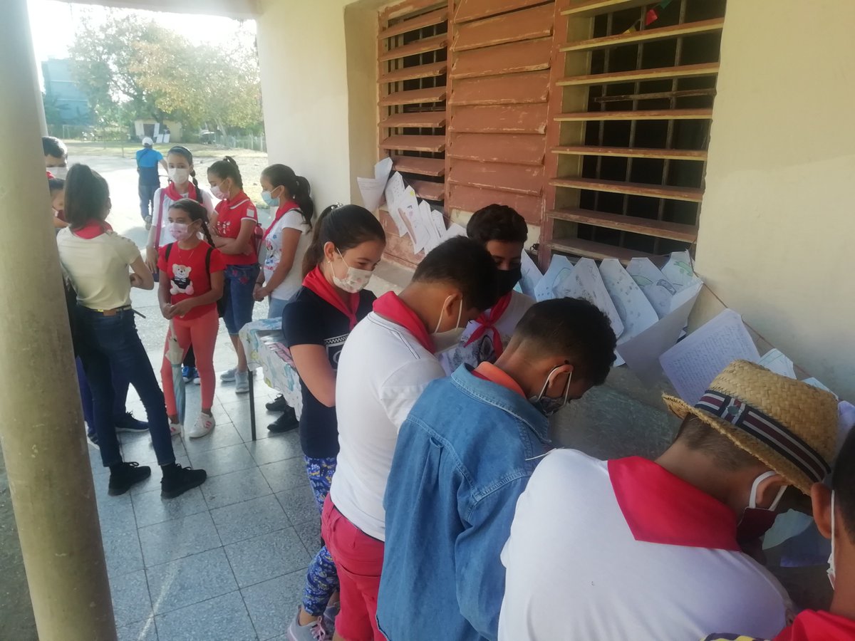HolguinClub's tweet photo. Pioneros exploradores al servicio de la #Revolución en el #DiaterritorialdelaDefensa
#CubaVive #JovenClubTeConecta #FEUdelaUHo https://t.co/fFXyrN5LK0