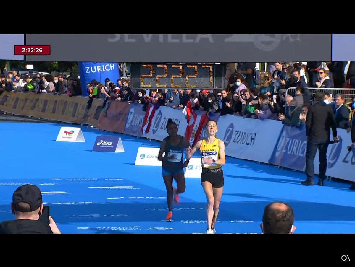 JessCoulson90's tweet image. Oh my days that was hard!

The last few miles put me in that special dark place reserved only for the marathon 🌚😂

So pleased that the last few months (and years…) of work have paid off. 

2:22.27 
5th place finish
2nd on UK All Time list. 
I’ll take that ✌🏻