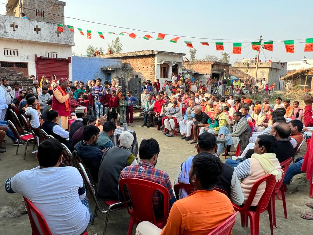 आज ग्राम नौबस्ता में संगठन परिवार के प्रमुख साथियों के साथ घर पर संपर्क कर पुनः सरकार बनाने की अपील की साथ ही 22 फरवरी दिन मंगलवार को पयागपुर में मोदी जी की रैली में अधिक से अधिक संख्या में आने का आवाहन किया

#कमल_है_तो_कल_है

<a href="/BJP4SHRAVSTI/">BJP SHRAVASTI</a> 
<a href="/BJP4UP/">BJP Uttar Pradesh</a>
<a href="/BJP4India/">BJP</a> 
<a href="/MYogiAdityanath/">Yogi Adityanath</a>