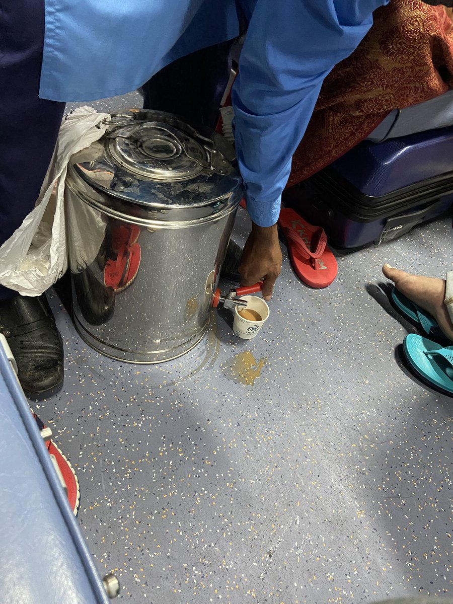 SandipGupta4's tweet photo. @IRCTCofficial @AshwiniVaishnaw @EasternRailway @PMOIndia this is new style of serving Tea in Bikaner Sealdah Duronto . https://t.co/yvEvMVz30l