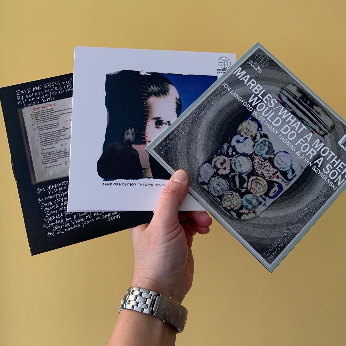 JonathanWood's tweet photo. A wonderful recent 1️⃣2️⃣3️⃣.

👿👹💀✝️

1️⃣Jon Langford w Bethany Thomas &amp; John Szymanski; Marbles, 2021.

2️⃣Skull Orchard; Devil’s Replacement, 2021.

3️⃣Jon Langford; The Jesus Single, 2021.

#single #45rpm #tinyglobal #jesus #bandofholyjoy #jonlangford #themekons #nowplaying https://t.co/l9TQoxVd7M