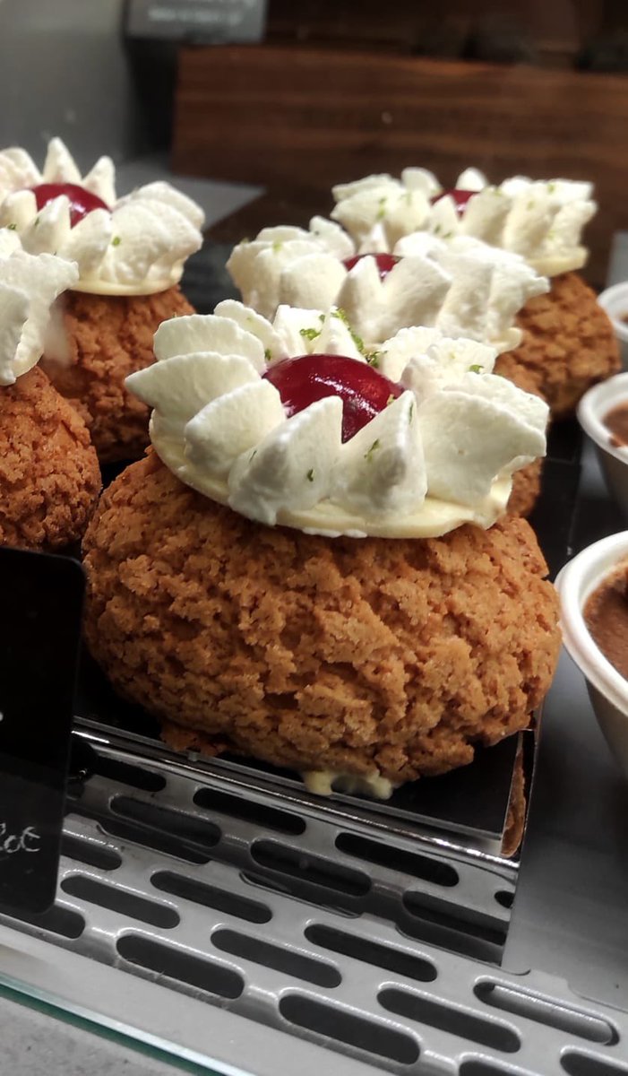 kohn_jerome's tweet photo. Très belle échoppe gastronomique dans Les Halles Châtelet à Orléans - Chez Philippe Bardau Signature https://t.co/dMY8QUo9ET