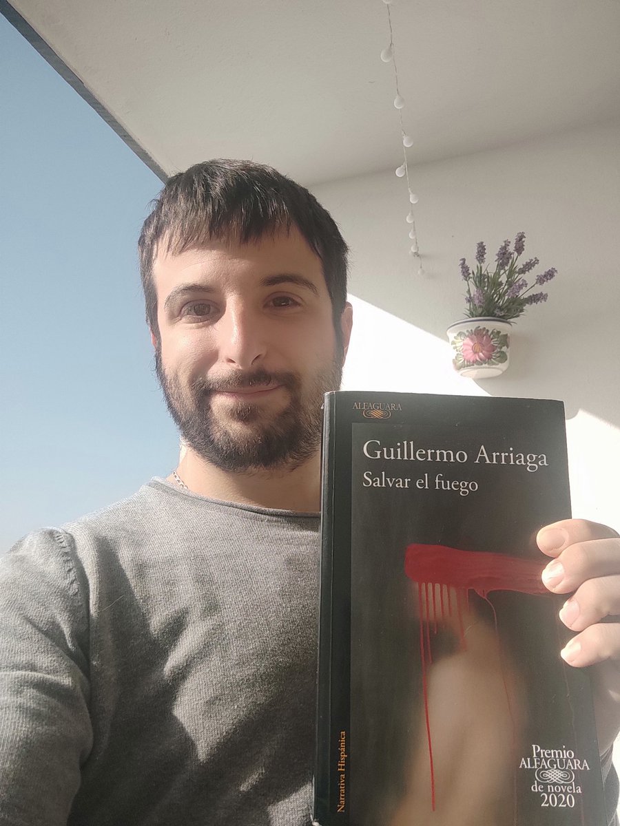 joaquinturia's tweet photo. Libros 2022
1Salvar el Fuego
Form: Papel
Punt: 8,25/ 10
¡Que bien escribe Arriaga! Me atrevería a decir que aun lo hace mejor en las novelas que en los guiones. Cuanta crudeza, belleza y verdad destilan sus textos. Casi logra igualar lo que hizo con su anterior libro el Salvaje. https://t.co/8GbKjawN7w
