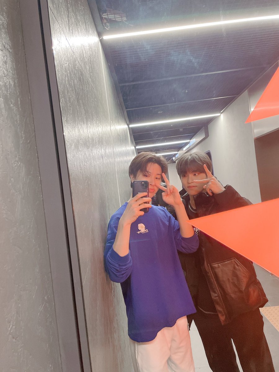 babywolflyy's tweet image. 🐺 GIVEAWAY HAJATAN PARK JEONGWOO UPDATE 🐺

🎁
1. PB Only + printilan (no pc) (1)
2. PC Selca (1)
3. PC Unit (1)
4. PC Konsep (1)
5. Spesial 💕 (1) (khusus 1stwin)

🎀 Pemenang 4 orang + 1 

📢
Follow
Rt + Like pinned + tweet ini
Rep terserah + #PARKJEONGWOO  @treasuremembers