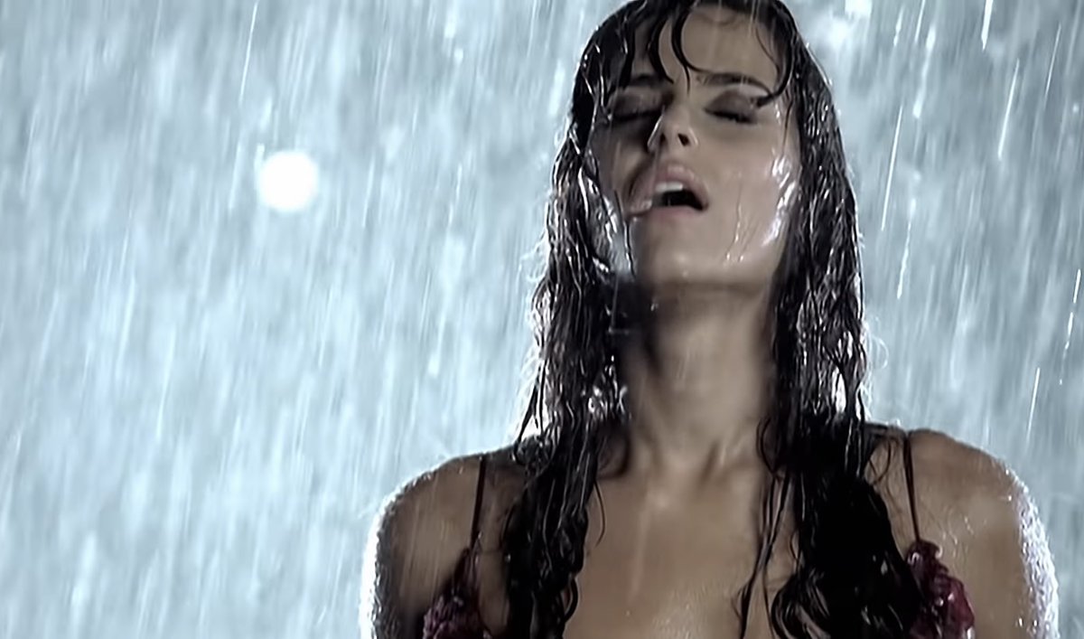 PopCulture2000s's tweet photo. bring back dramatic singing under the rain https://t.co/CIJWF1jk2J