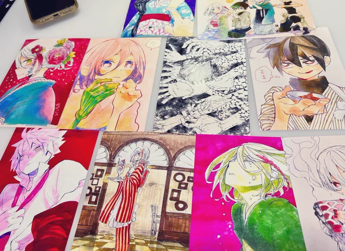 今までの落書きをハガキにして誕生日プレゼントやファンレターくださった方々にめちゃくちゃ遅くなりましたがそろそろ送ります。少々お待ちください。 