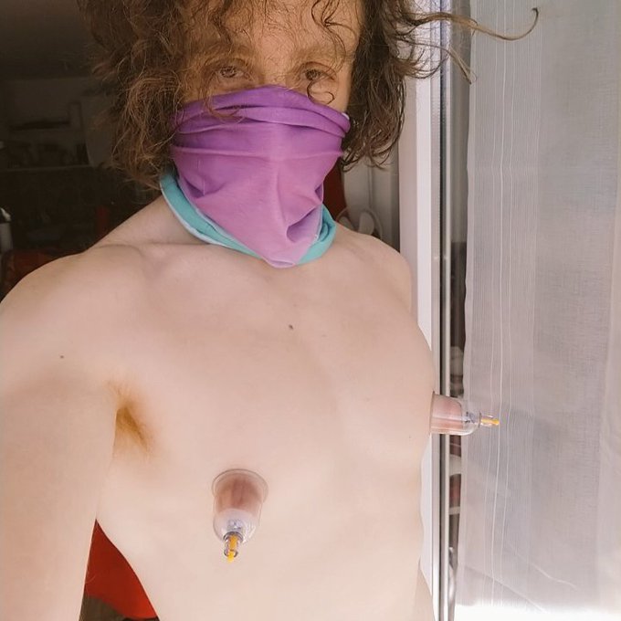 Unplug my gay nipples ? https://t.co/g45ZIsfrmW