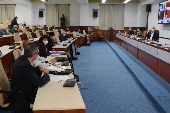 La Academia de Ciencias de #Cuba cumple 60 años, inmersa en el tremendo desafío de potenciar la investigación científica con un enfoque innovador. Felicidades a sus miembros, seguimos contando con ustedes para resolver los problemas más inmediatos de #Cuba. Un fuerte abrazo.