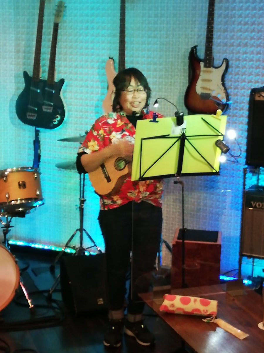 anna515cajon's tweet photo. 今日は柏Animariaで杏奈ウクレレ弾き語り、そしてユニットあんてぃっくで演奏。さらにみんなでセッションしたり(⌒▽⌒)楽しい時間をありがとうございました😊
#柏 #杏奈 #animaria #ウクレレ #スティック #あんてぃっく https://t.co/7dhYwVi5o6