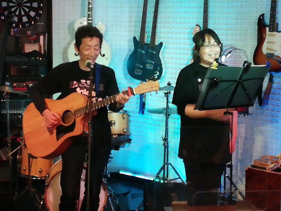 anna515cajon's tweet photo. 今日は柏Animariaで杏奈ウクレレ弾き語り、そしてユニットあんてぃっくで演奏。さらにみんなでセッションしたり(⌒▽⌒)楽しい時間をありがとうございました😊
#柏 #杏奈 #animaria #ウクレレ #スティック #あんてぃっく https://t.co/7dhYwVi5o6