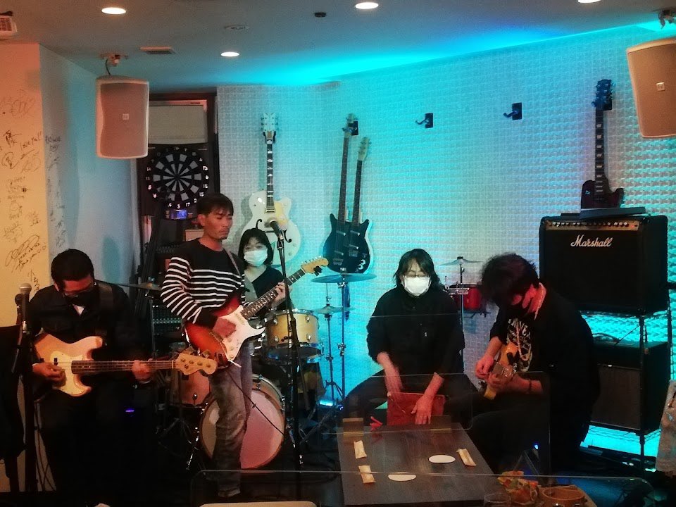 anna515cajon's tweet photo. 今日は柏Animariaで杏奈ウクレレ弾き語り、そしてユニットあんてぃっくで演奏。さらにみんなでセッションしたり(⌒▽⌒)楽しい時間をありがとうございました😊
#柏 #杏奈 #animaria #ウクレレ #スティック #あんてぃっく https://t.co/7dhYwVi5o6