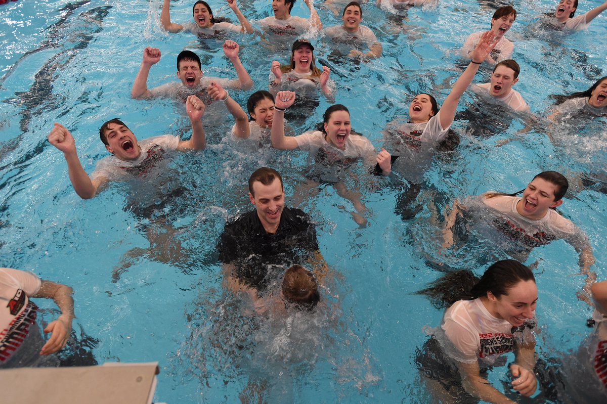 ICMYI: On a festive final night in Ohio, we became the first program since 2001 to sweep both team titles at the <a href="/atlantic10/">Atlantic 10 Conference</a> Championships! 🏆🏆

Women: gwsports.com/news/2022/2/19…
Men: gwsports.com/news/2022/2/19…

#RaiseHigh