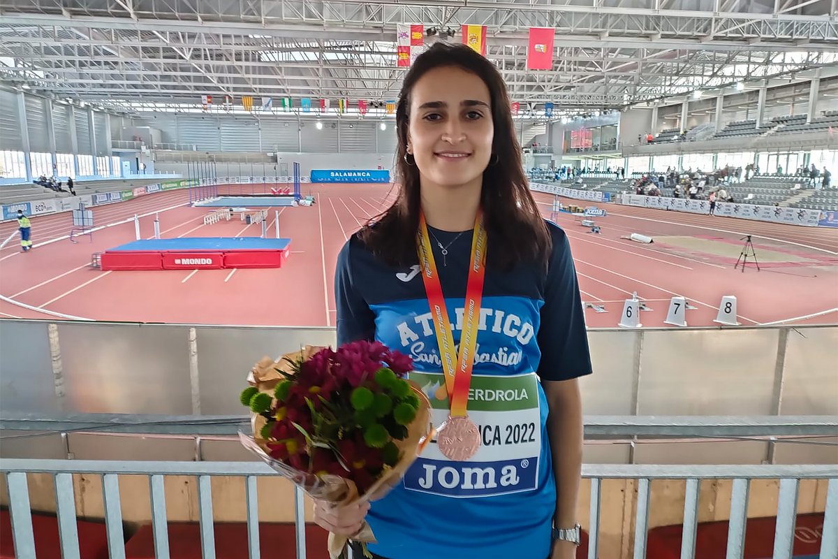 Menuda mañana de domingo llevamos. Ghaita El Jarraz no solo ha conseguido el bronce en 800m en el Campeonato de España Sub23 en pista cubierta, sino que además ha batido el récord de La Rioja en posesión de Patricia Conde con 2:08.6 desde 2007 👏👏👏👏
